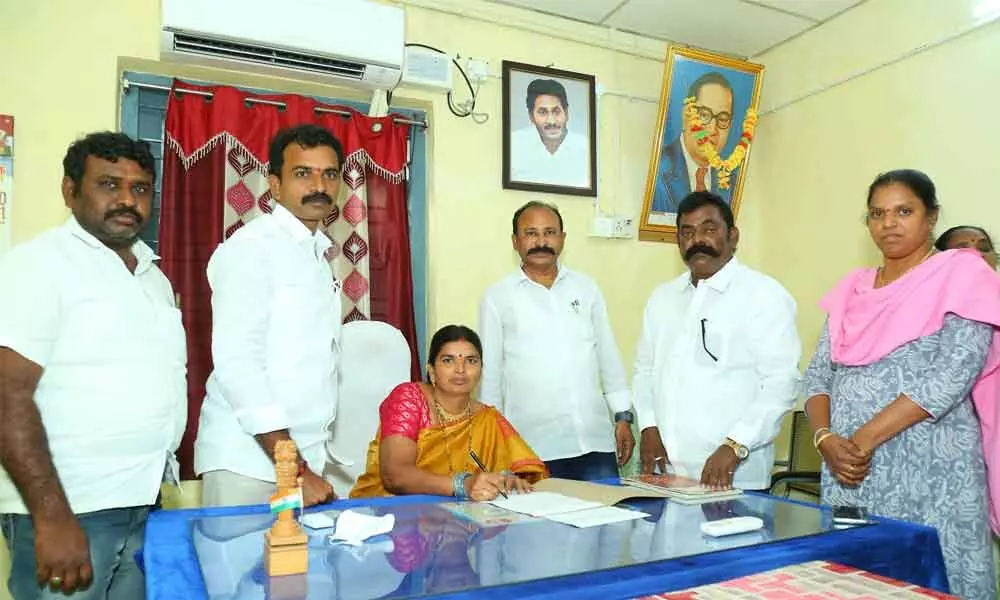 District Grandhalaya Samstha Chairperson Rachagorla Suseela taking charge of office in the presence of Rachagorla Peda Pichaiah, corporator Fathima and staff in Ongole on Wednesday