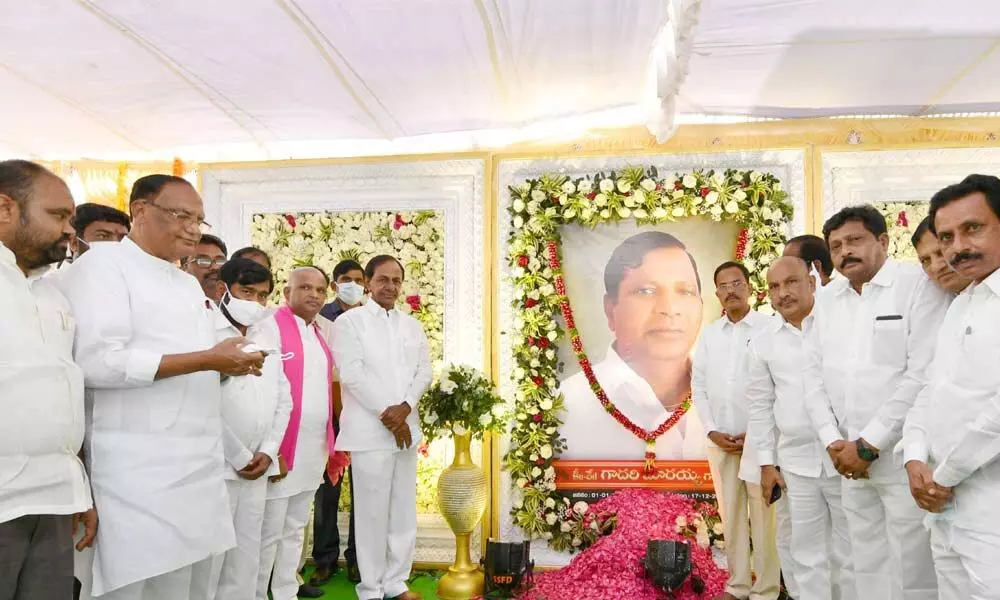 Chief Minister K Chandrashekar Rao paying homage to Gadari Kishore Babu’s portrait in Nalgonda on Wednesday