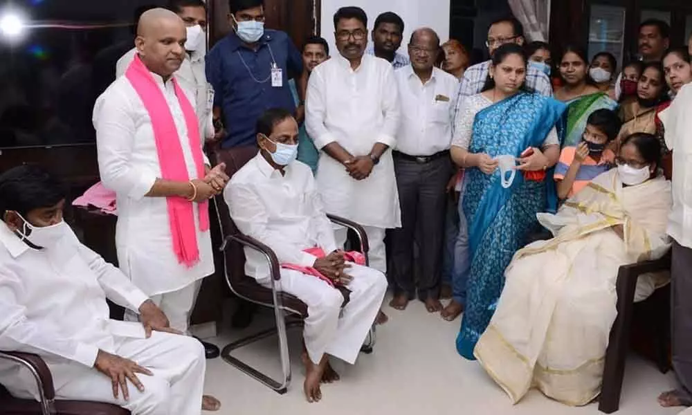 Chief Minister K Chandrashekar Rao consoling MLA Gadari Kishore family members at their residence in Nalgonda on Wednesday