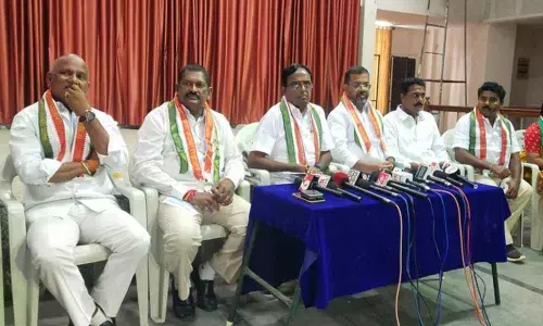 Former TPCC president Ponnala Laxmaiah speaking to media persons in Hanumakonda on Thursday