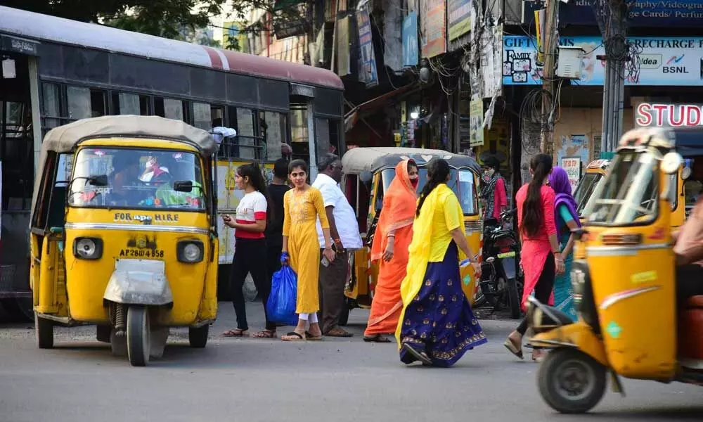 Hyderabad: Citizens continue to cock a snook at covid safety norms