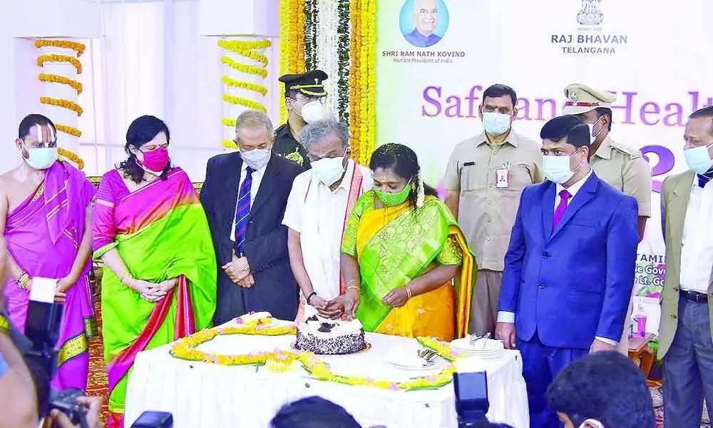 Governor Dr Tamilisai Soundararajan cutting a new year cake on Saturday. She extended best wishes to the people and asked them to follow Covid-appropriate protocols and take vaccination, too Photo: Srinivas Setty