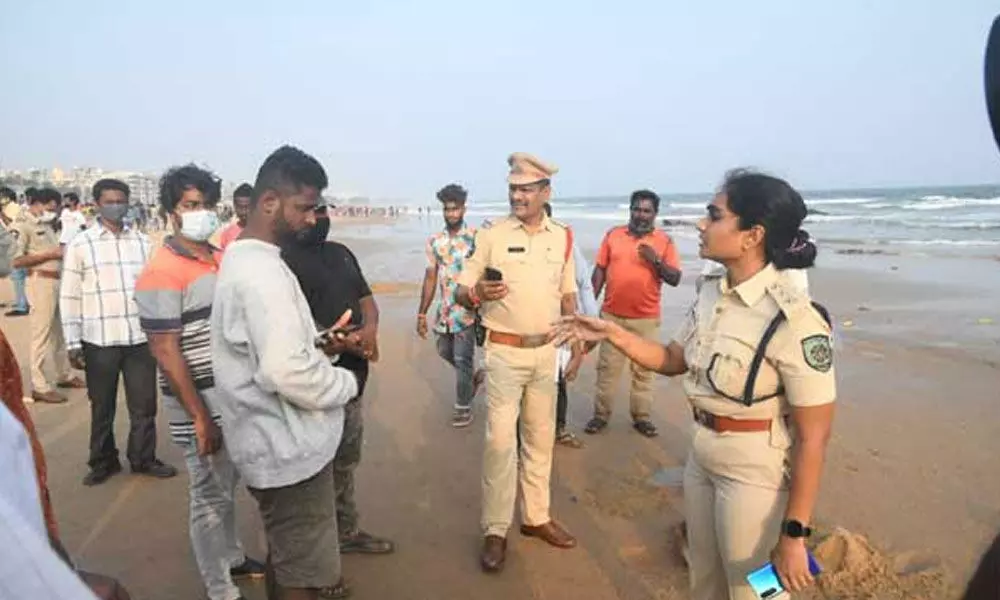 Visakhapatnam: Two drowned to death and two goes missing at RK Beach