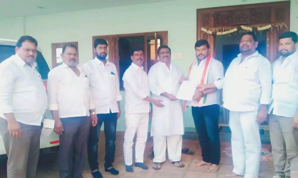 Rangareddy district Congress president Challa Narsimha Reddy handing over an appointment letter to the newly appointed party general secretary for the same district on Sunday