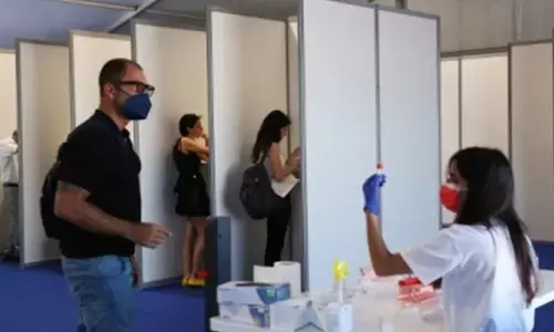 Covid pandemic dampens holiday celebrations in France