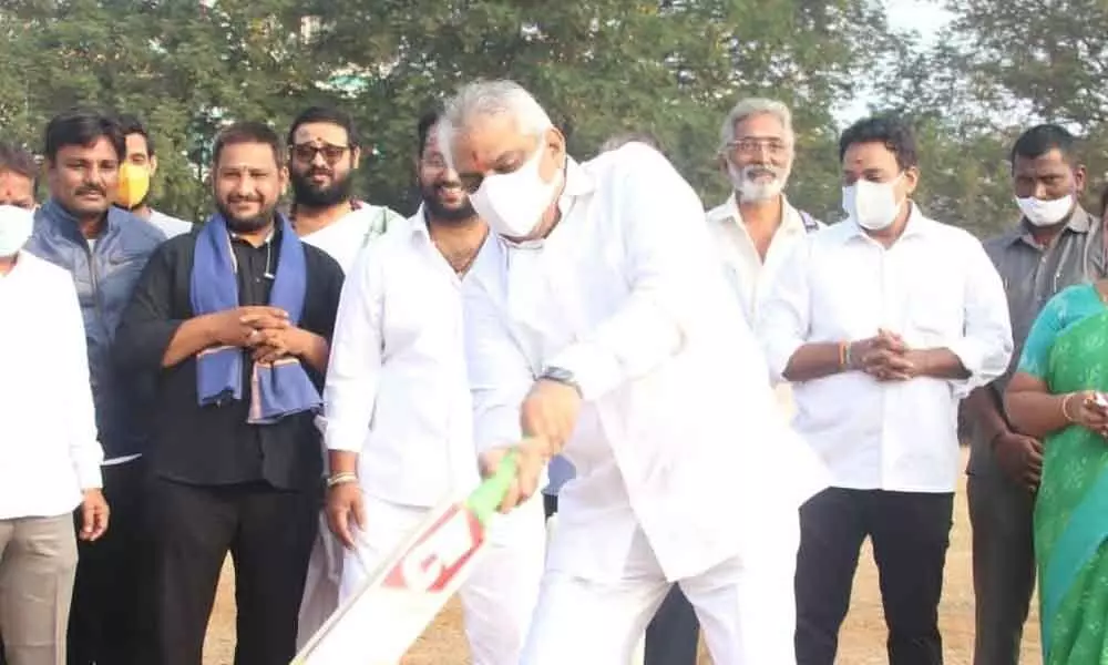 Central MLA Malladi Vishnu trying his hand at batting after inaugurating 9th State-level Brahmin Purohit Cricket tournament at Makineni Basava Punnaiah Municipal Corporation Stadium in Vijayawada on Monday