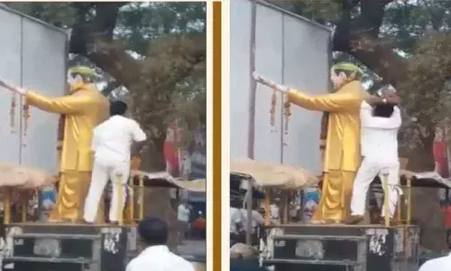 Man tries to demolish NTR statue in Durgi of Guntur, TDP protests while police impose section 144
