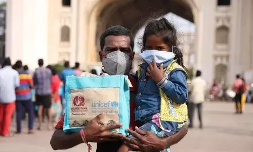 Youngistaan Foundation distributes hand hygiene kits to Swachh Auto Drivers