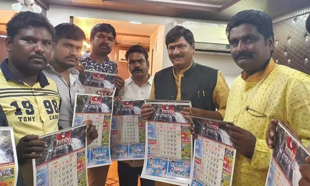 Telugu actor Rajendra Prasad releasing HMTV calendar - 2022, at Chirala on Tuesday