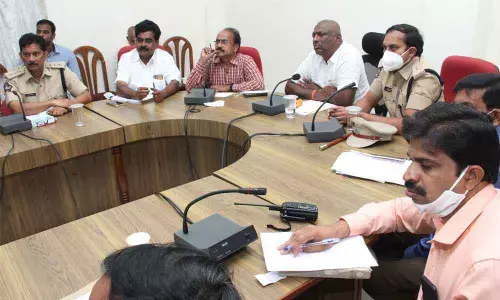 Vigilance Guard Officer Bali Reddy discussing about hassle-free traffic and queue line management ahead of Vaikunta Ekadasi with police officials in Tirumala  on Thursday