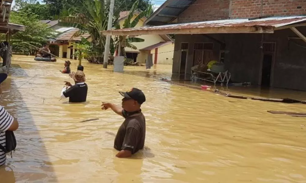 6 dead, hundreds evacuated as floods, landslides hit Indonesia
