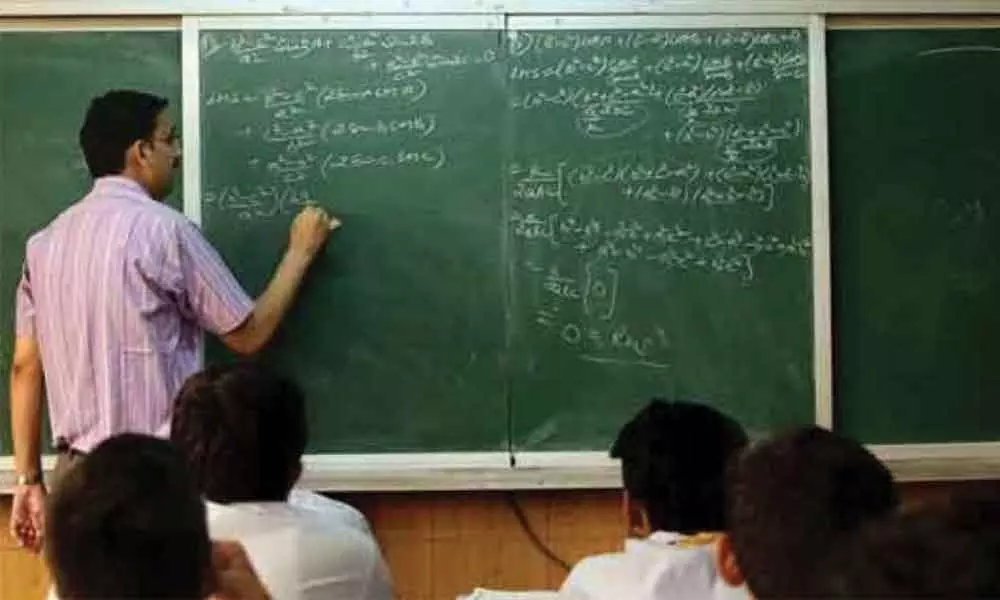Teachers need refresher courses to update latest trends: Survey