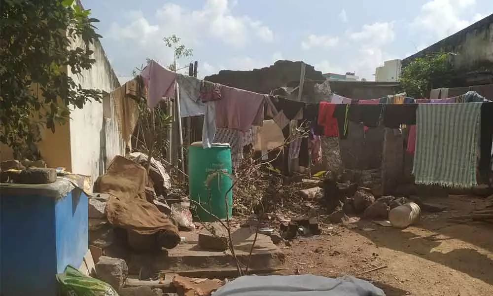Chittoor: Inadequate water supply, choked drains plague Kumar Nagar Colony