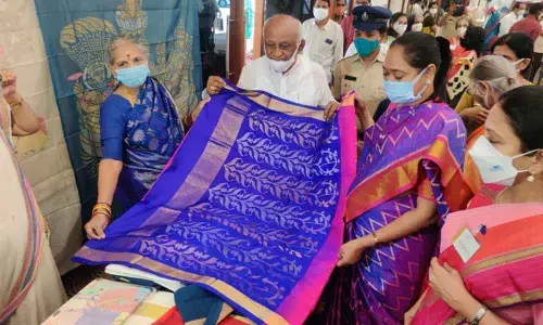 Vijayawada: Home Minister urges people to encourage handlooms