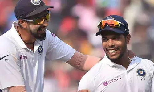 Ishants restrictive bowling or Umeshs attacking instinct?