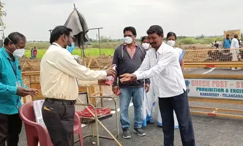 Covid checking at Maharashtra border
