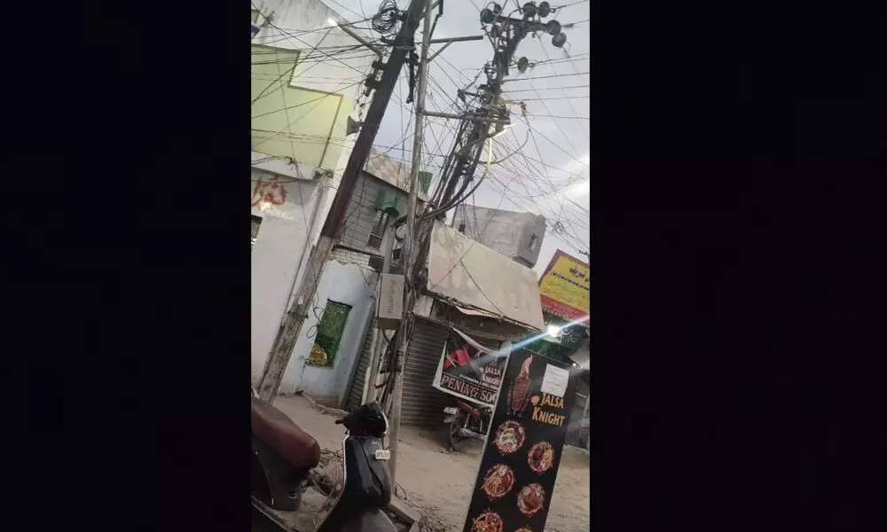 Commuters livid over electric poles in the middle of roads