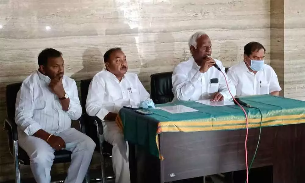 Former Deputy Chief Minister Kadiyam Srihari addressing a press conference in Hanumakonda on Monday. Chief Whip D Vinay Bhaskar (extreme right), MP Pasunuri Dayakar (extreme left) and MLC Banda Prakash are also seen