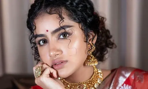 Anupama Parameswaran stunning images in Redsaree