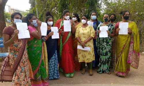 A group of transgenders submitted a memorandum to Collector RV Karnan in Karimnagar on Monday.