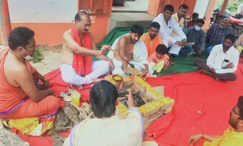 BJP Kisan Morcha State president Kondapalli Sridhar Reddy and leaders performing Mrthuthunjaya Homam at a temple in Trimulaypalem mandal on Monday