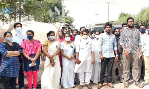 Sachivalayam employees staging a protest at Gudur in Nellore district on Monday