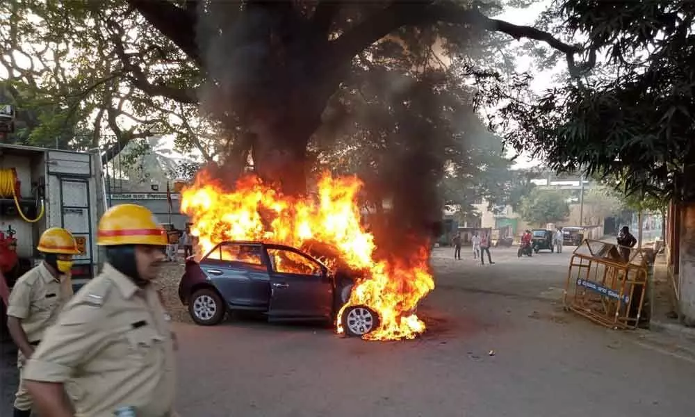 Mysuru: Two cars go up in flames, five escape unhurt