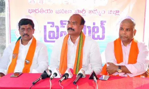 BJP Kisan Morcha State president Kondapalli Sridhar Reddy speaking to media persons in Khammam on Tuesday