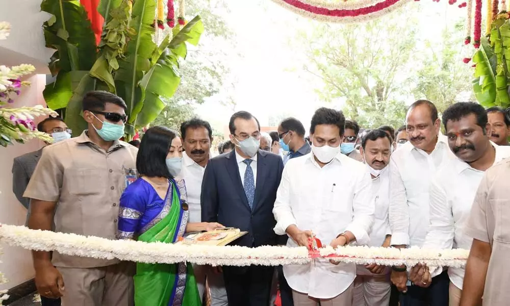 Chief Minister YS Jagan Mohan Reddy inaugurating the Weclome hotel of ITC, in Guntur on Wednesday