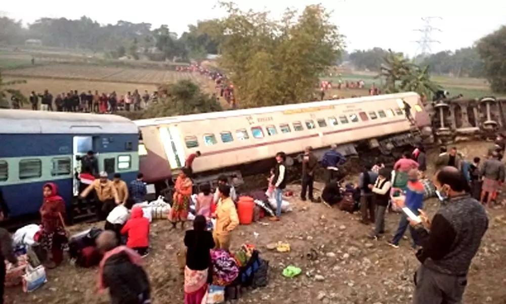 Three killed, many injured in Bengal train accident