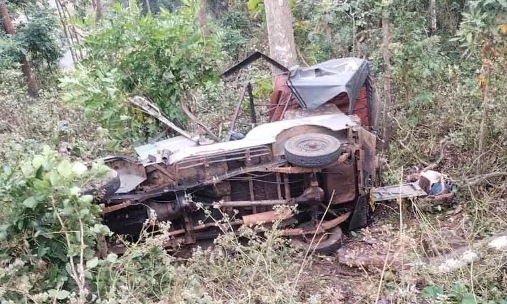 Jeep falls into gorge; two die, six suffer serious injuries
