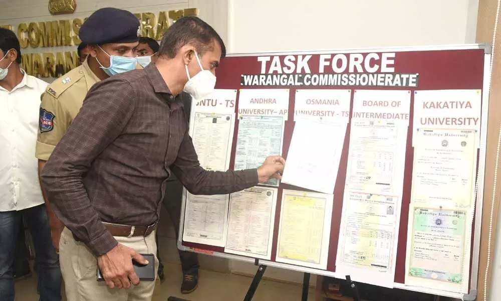 Commissioner of Police Tarun Joshi displaying the fake certificates seized from the gang in Hanumakonda on Thursday