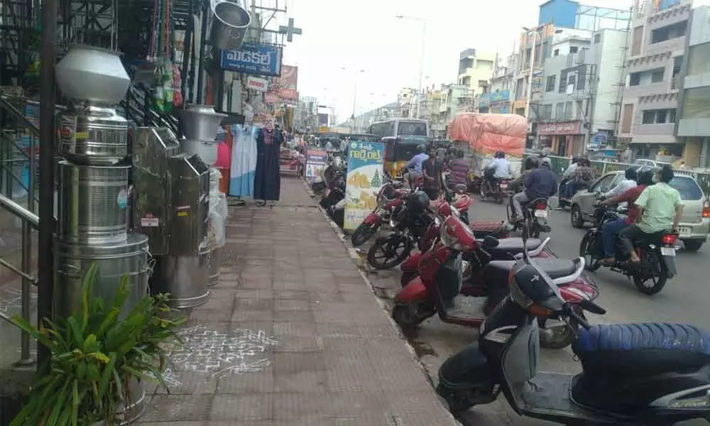 Visakhapatnam: Unauthorised parking woes worry residents