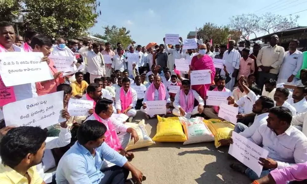 TRS leaders hit the street against fertiliser price hike