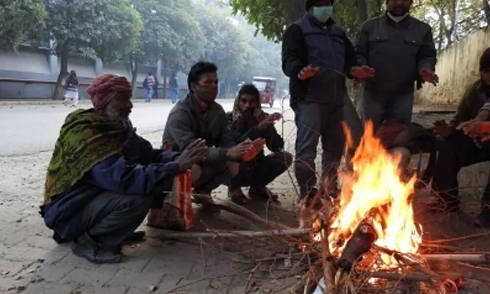 Delhi wakes up to another cold day