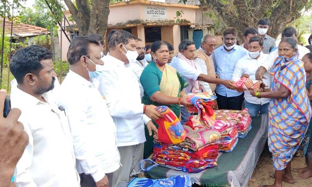 Mulugu: Seethakka asks govt to rescue rain-hit farmers