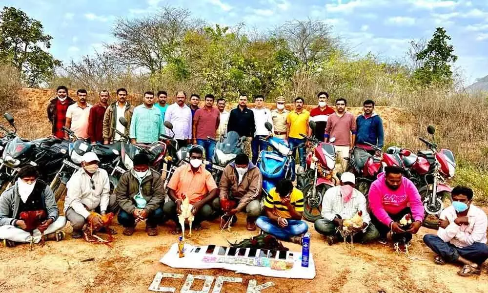 The police with the accused who took part in illegal rooster fight case at Mallikuduru village under Velair police station limits in Warangal district on Sunday