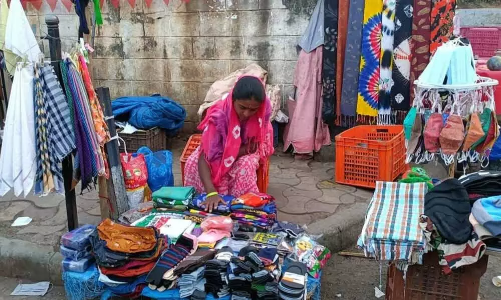 Covid third wave casts shadow on livelihood of street vendors