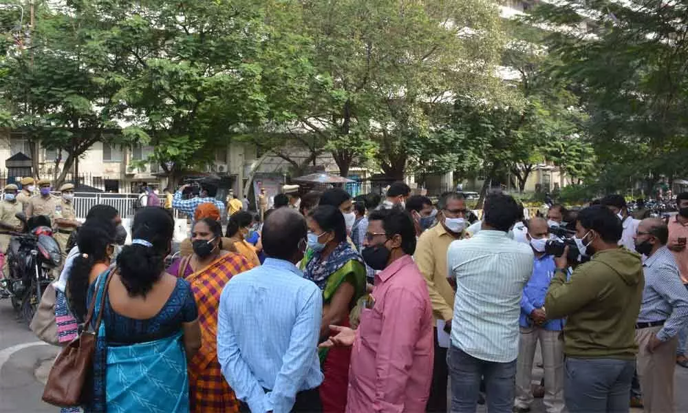 Teachers protest at Pragathi Bhavan over transfer row foiled