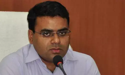 Guntur District Collector Vivek Yadav