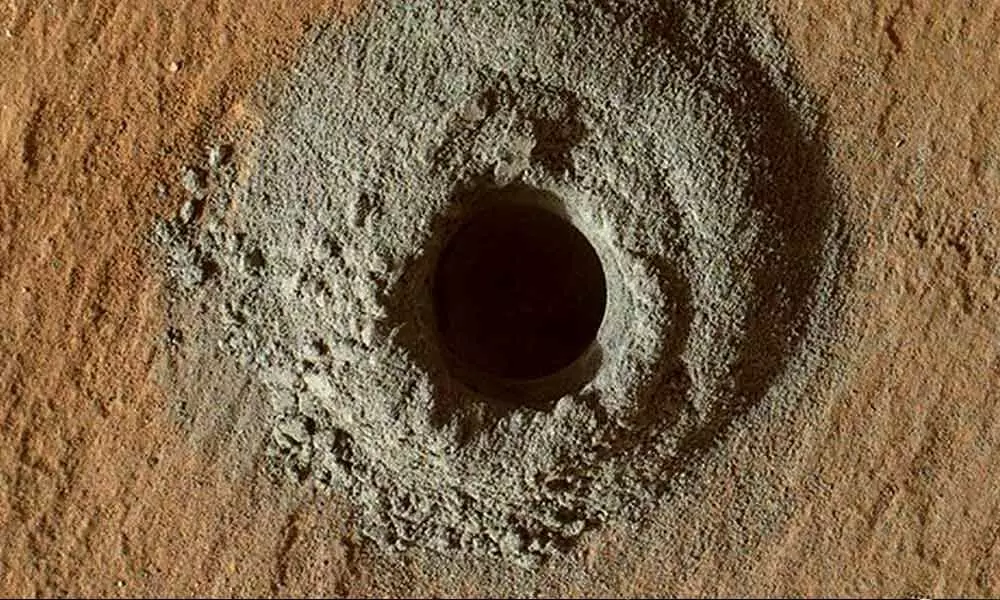 One of the drill holes used to sample sediment in the Gale crater. (NASA/Caltech-JPL/MSSS)