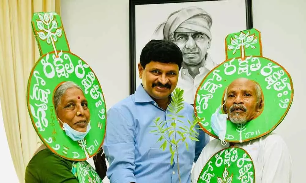 Padma Shri Vanajeevi Ramaiah met TRS MP and Green India Challenge founder J Santosh Kumar