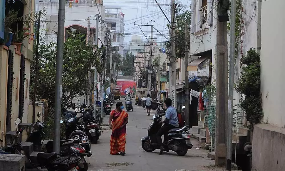 A street with open drains in Ramarajya Nagar