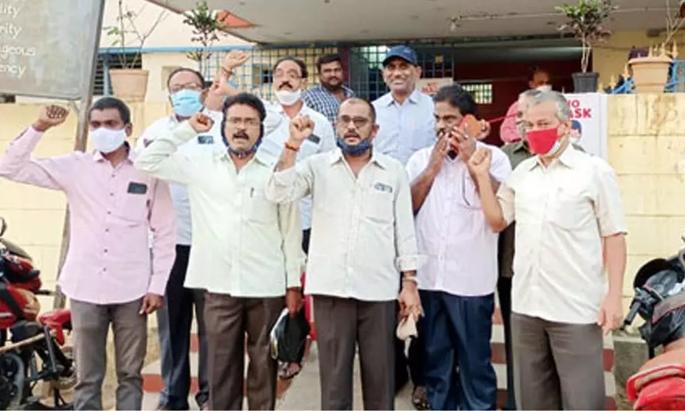 Employees union protest at district collectorates against PRC, tension prevails