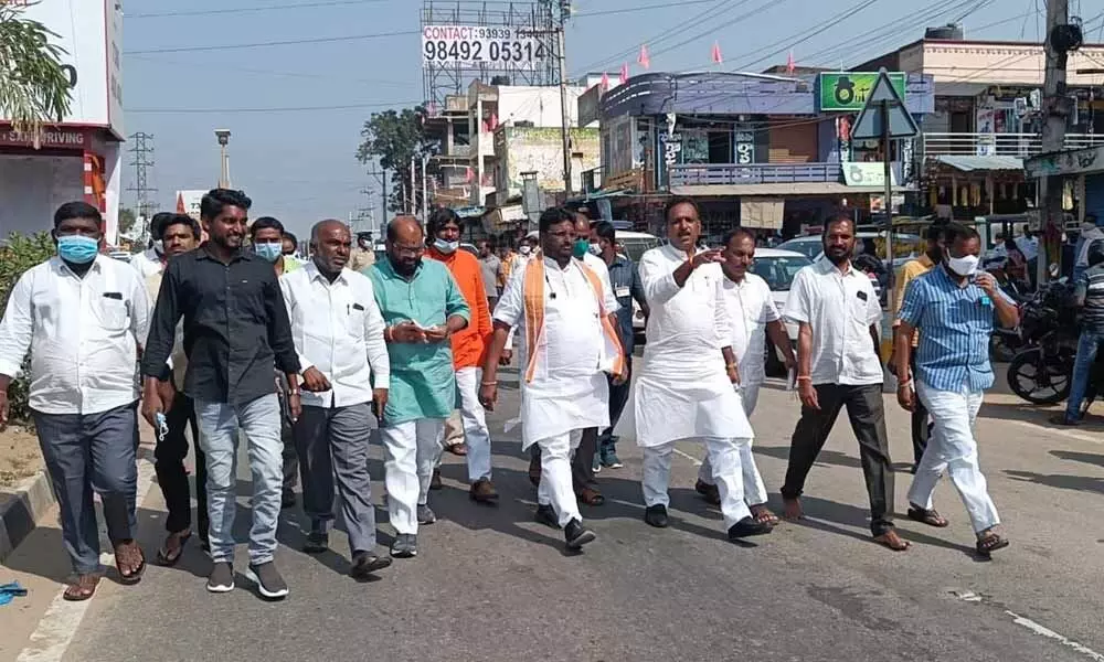 National BC Commission Member Talloju Achary along with BJP Rangareddy district president Bokka Narsimha Reddy at the NH765 on Thursday