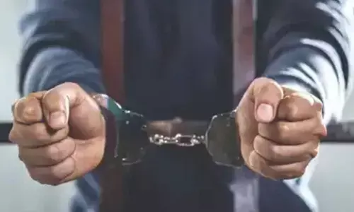 Cops nab a gang peddling drugs to bail out their ring leader