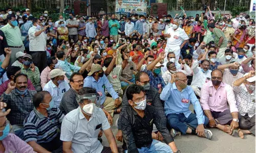 Vizianagaram: Teachers lay siege to Collectorate