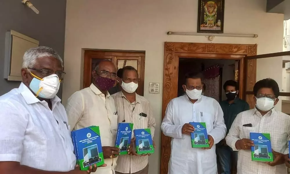 Minister for Housing Cherukuvada Sri Ranganadha Raju releasing the diary brought out by the Assistant Engineers’ Association in Vijayawada on Friday