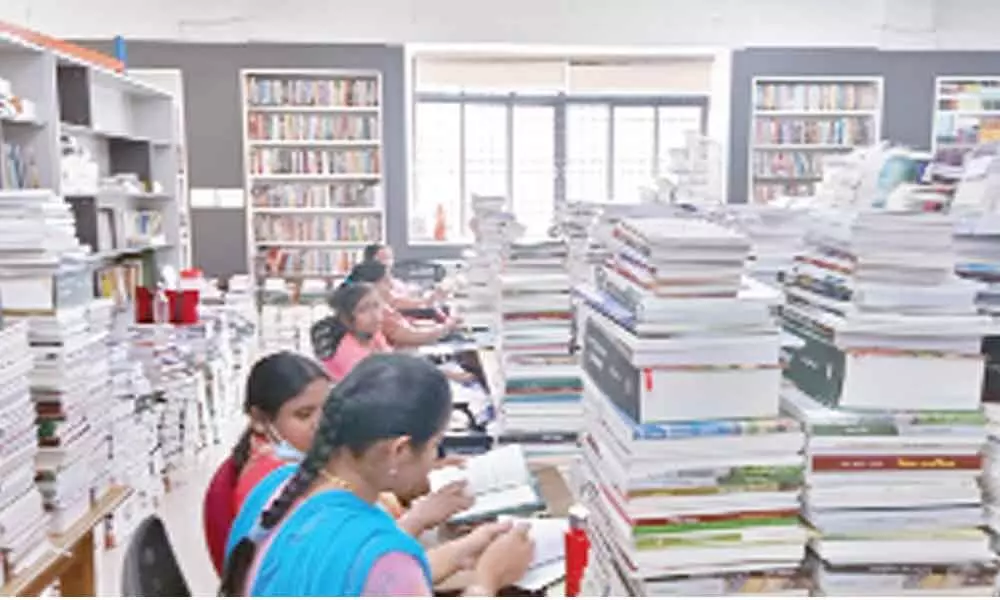 Housekeeping staff in BBMP libraries get pay hike after 5-year struggle