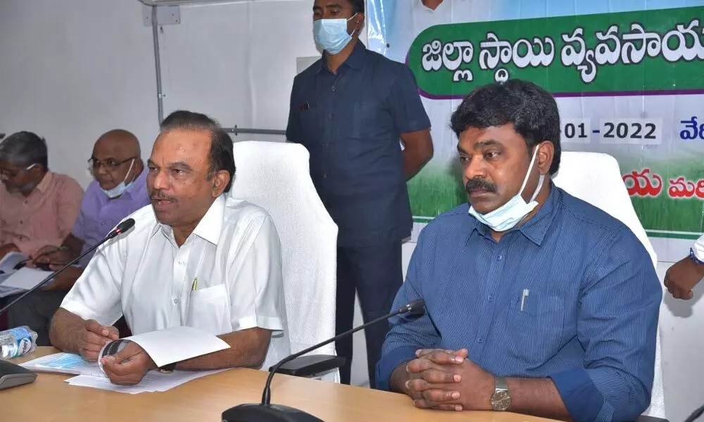 Ongole MP Magunta Srinivasulu Reddy speaking at a district-level Agriculture Advisory Board meeting in Ongole on Friday